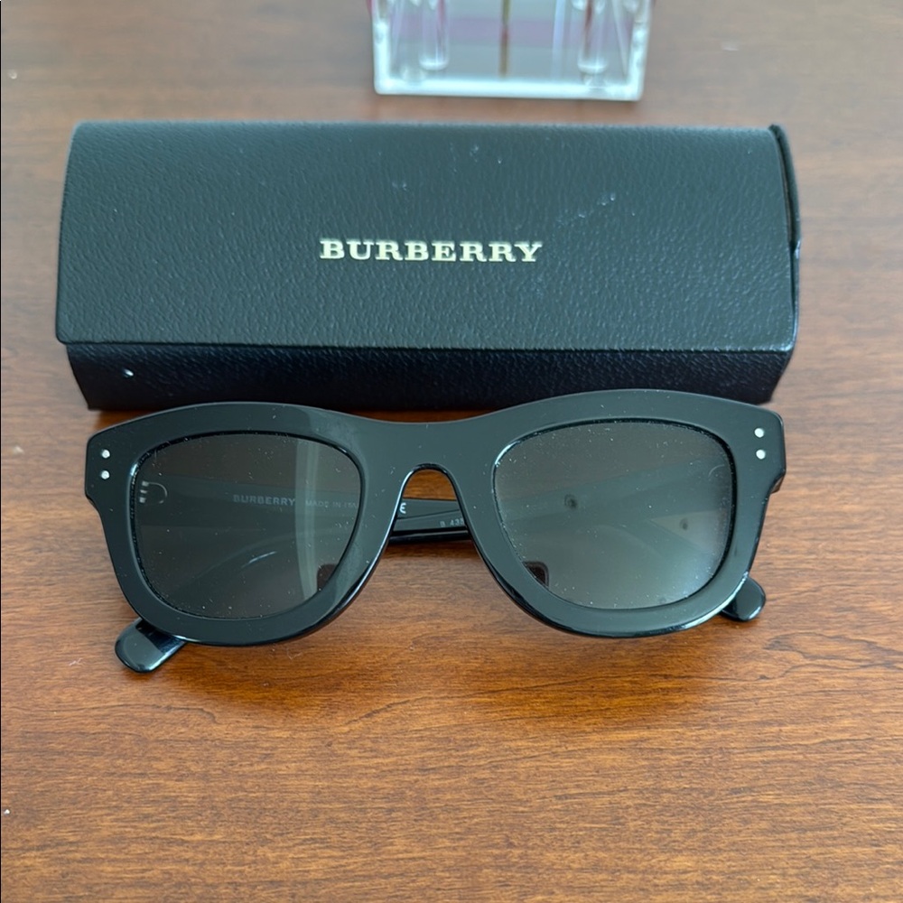 Burberry sunglasses women
